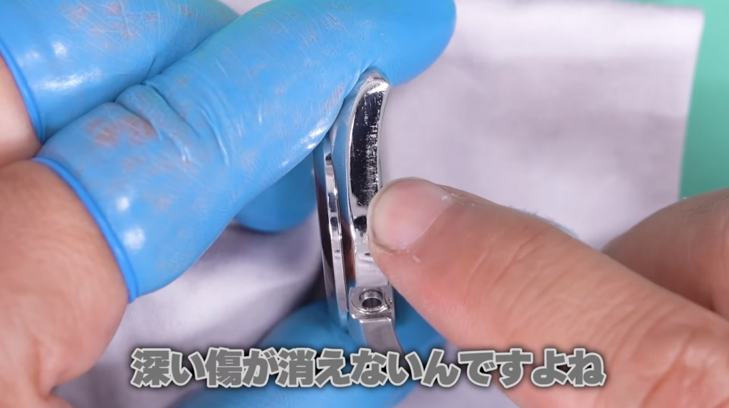 小傷を見せている図