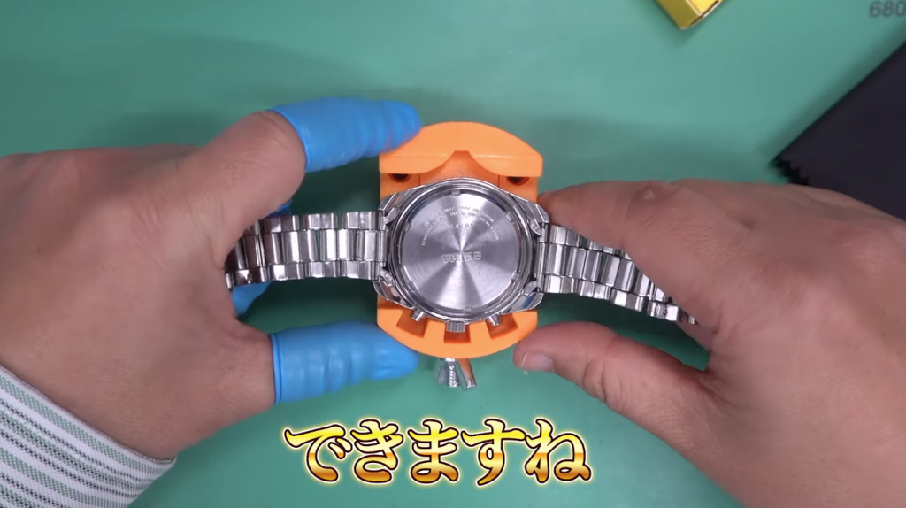 ケース万力にはめている図