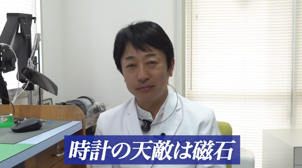 磁石の危険性について語っている